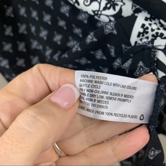 Xhilartion Black/White Mixed Pattern Tunic Dress - Picture 4 of 6